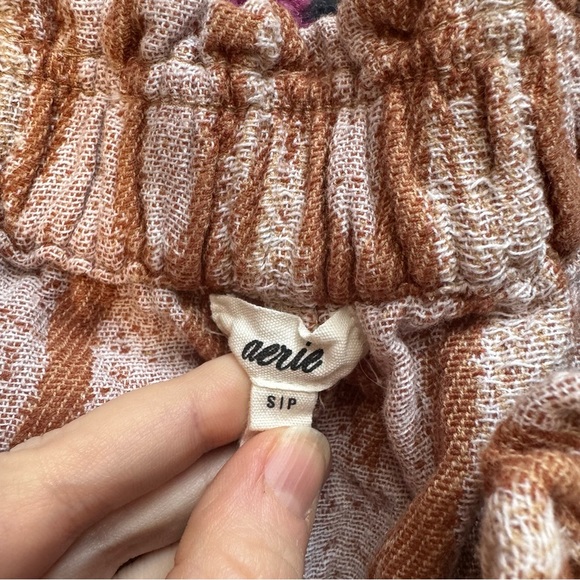 Aerie High Waist Tan and White Shorts - Picture 2 of 3